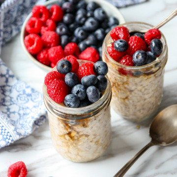 Oatmeal in jars with berries